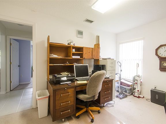 3rd image of 49 Bainbridge Ln