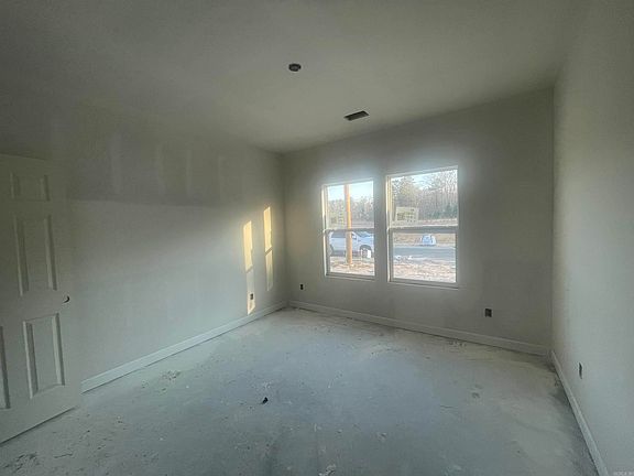 4th image of 65 Springtree Cir