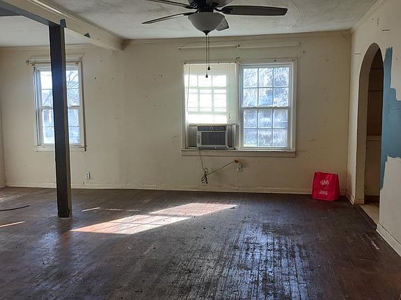 4th image of 1522 Grove St