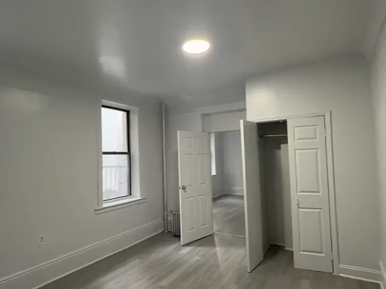 2386 Ryer Ave #1B — Photo 3