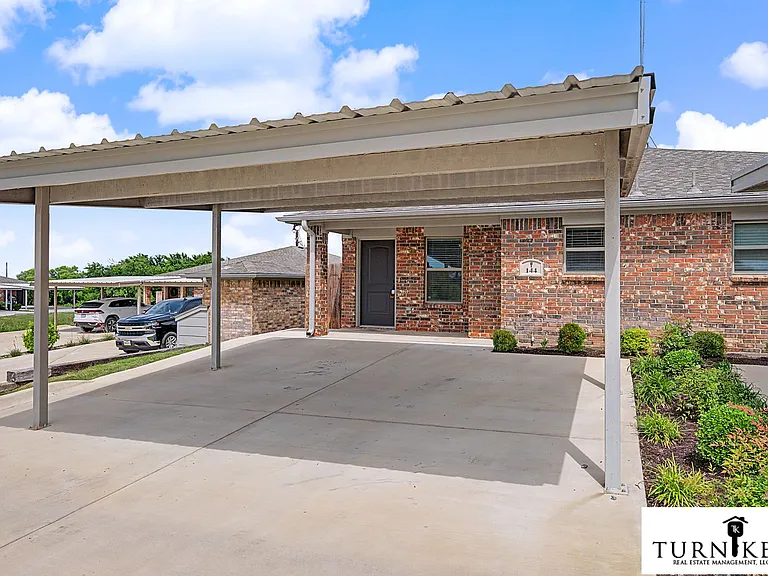158-160 Crossbow Ct — Photo 17