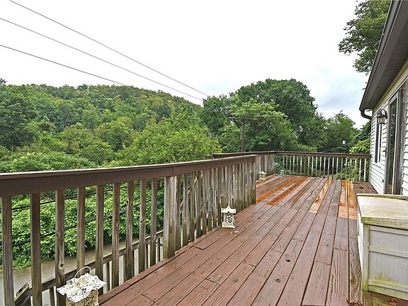 2nd image of 940 Parkwood Rd