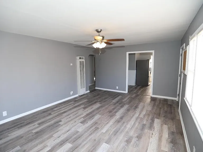 2107 Avenue D — Photo 11