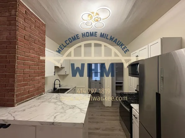 2720 N Oakland Ave, Milwaukee, WI 53211
