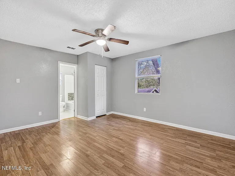 1722 W 30th St — Photo 30