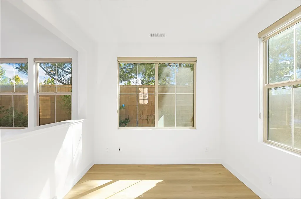 3 bed, 2.5 bath, 2019 sqft, $5,000 — Photo 3