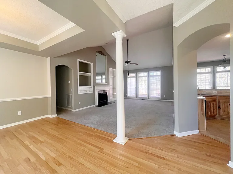 206 Hyde Park Ln — Photo 3