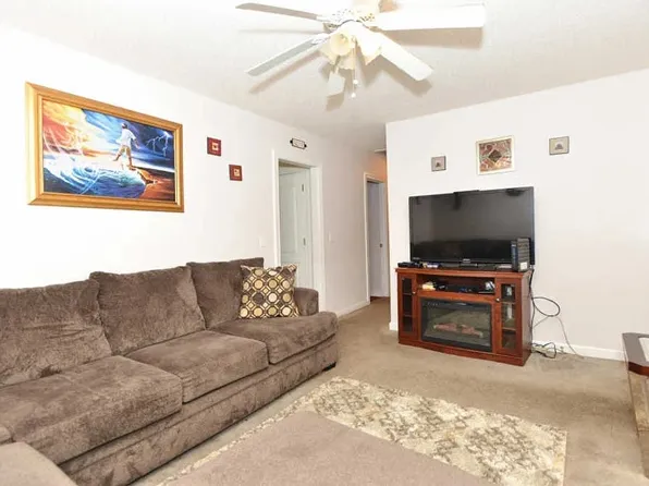 4277 Brandon St, Farmville, NC 27828