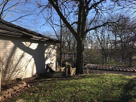 5th image of 723 E Illinois Ave