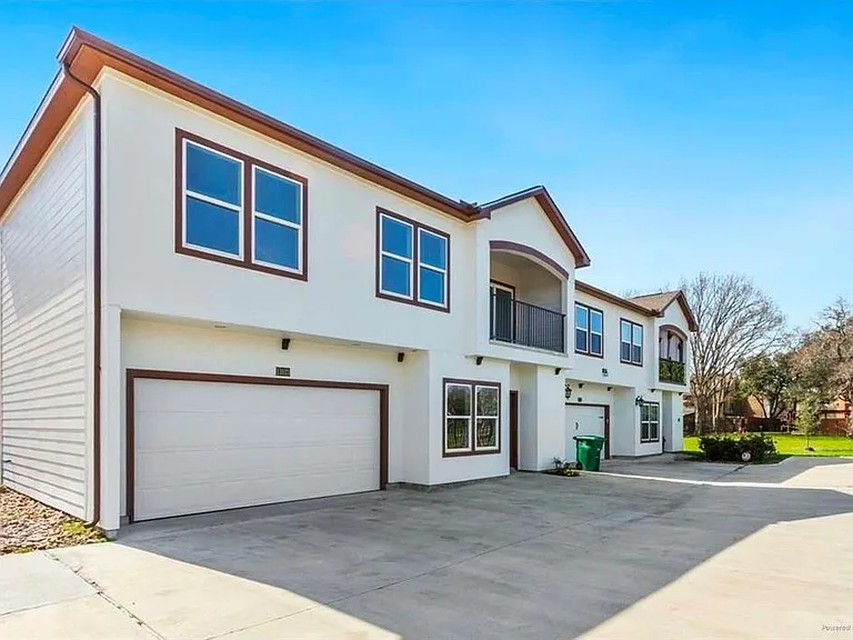 11623 Waldemar Dr — Photo 2