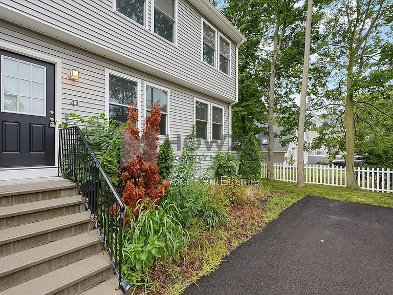 4 Johnson St #B — Photo 32