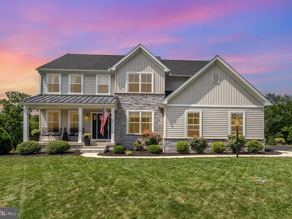 21 Marina Dr, Camp Hill, PA 17011