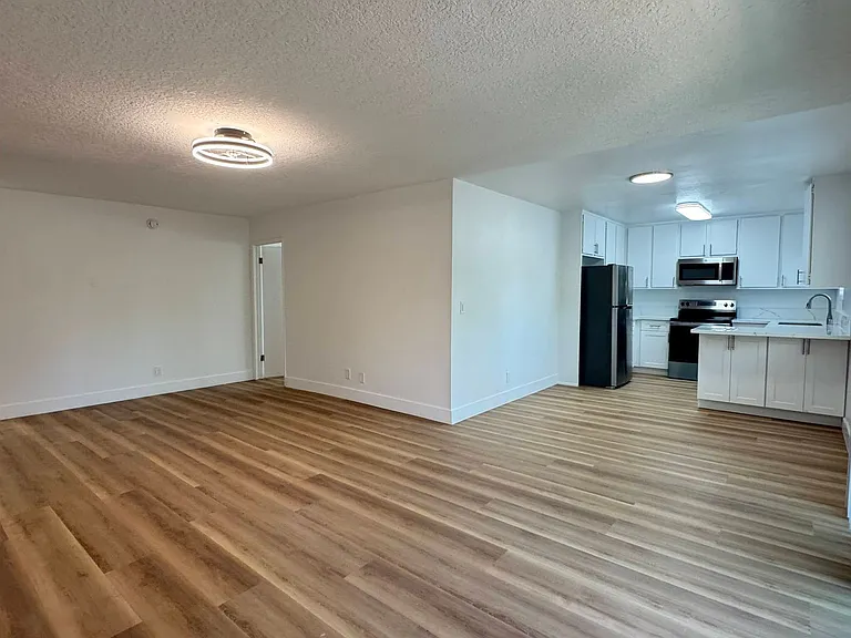 20317 Saticoy St — Photo 40
