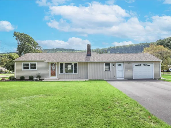 93 Greenridge Dr E, Elmira, NY 14905