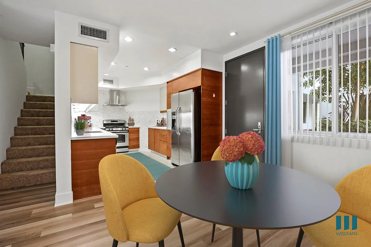 Townhome-Style Unit with Full-Size Kitchen and Dining Area - Broadway Glendale by Wiseman