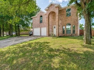 5229 Bryce Canyon Rd, Dallas, TX 75211