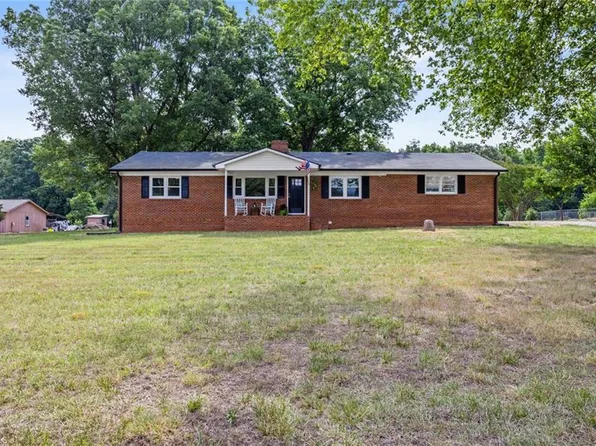 9771 Woodruff Rd, Kernersville, NC 27284