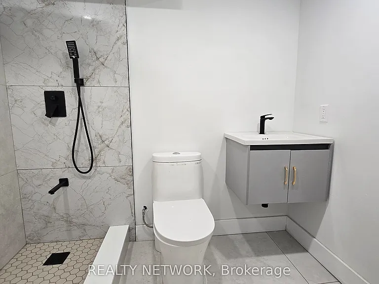 7266 Silver Creek Cir #LOWER — Photo 13