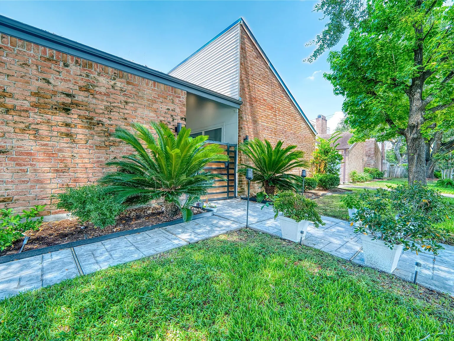 3 bed, 2.5 bath, 2725 sqft, $3,000 — Photo 4