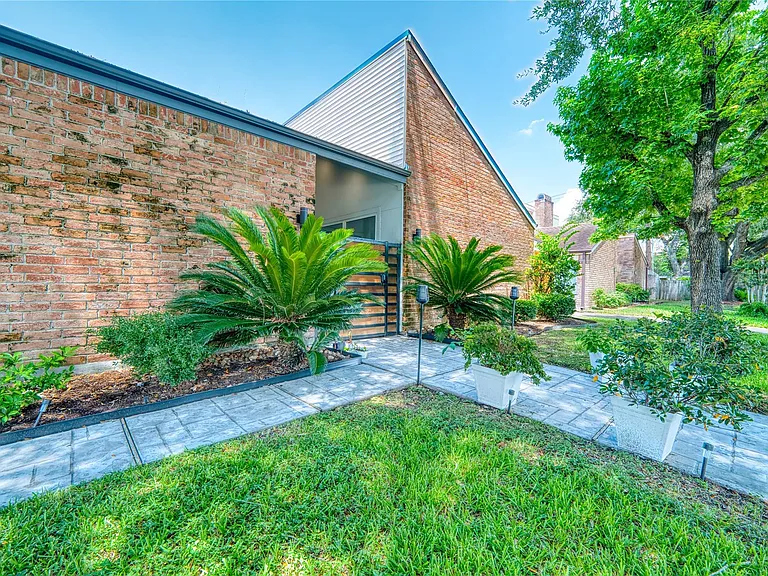 7606 Portal Dr — Photo 4
