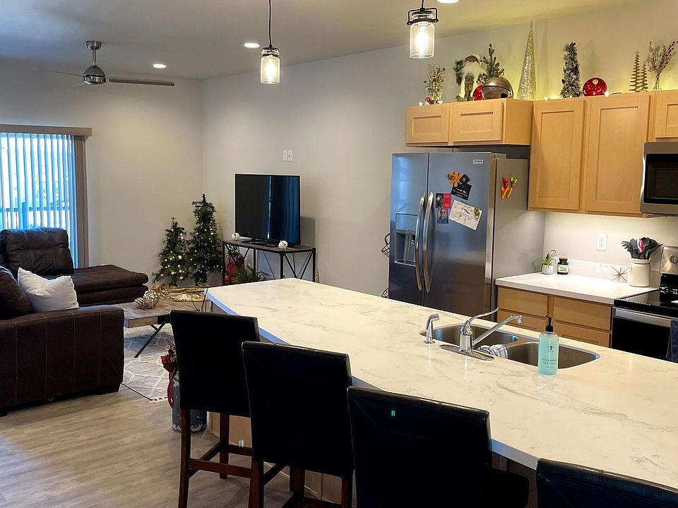 2nd image of 703 Kingsbury Ln #707
