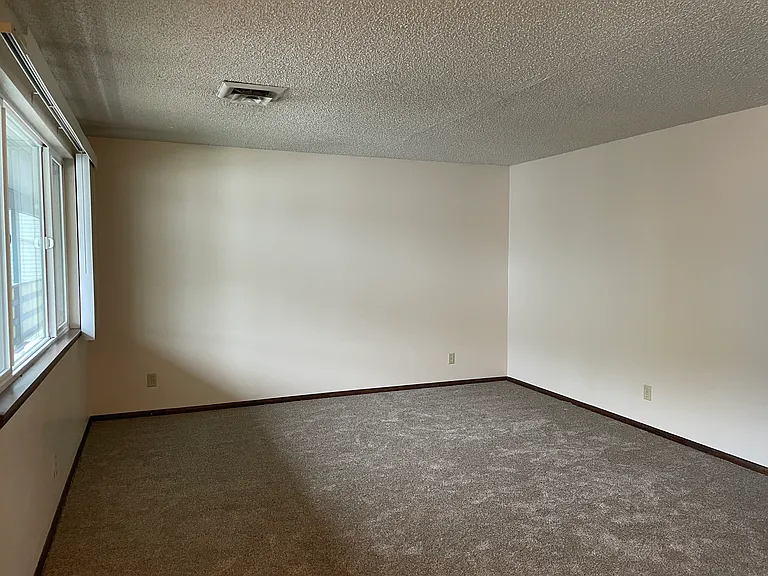 301 Jefferson Ave — Photo 6