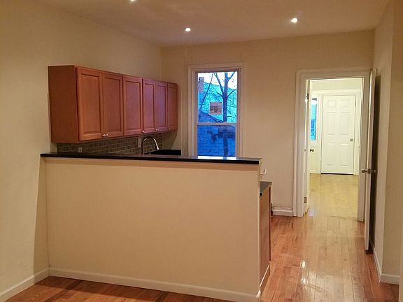 2nd image of 438 Mallory Ave
