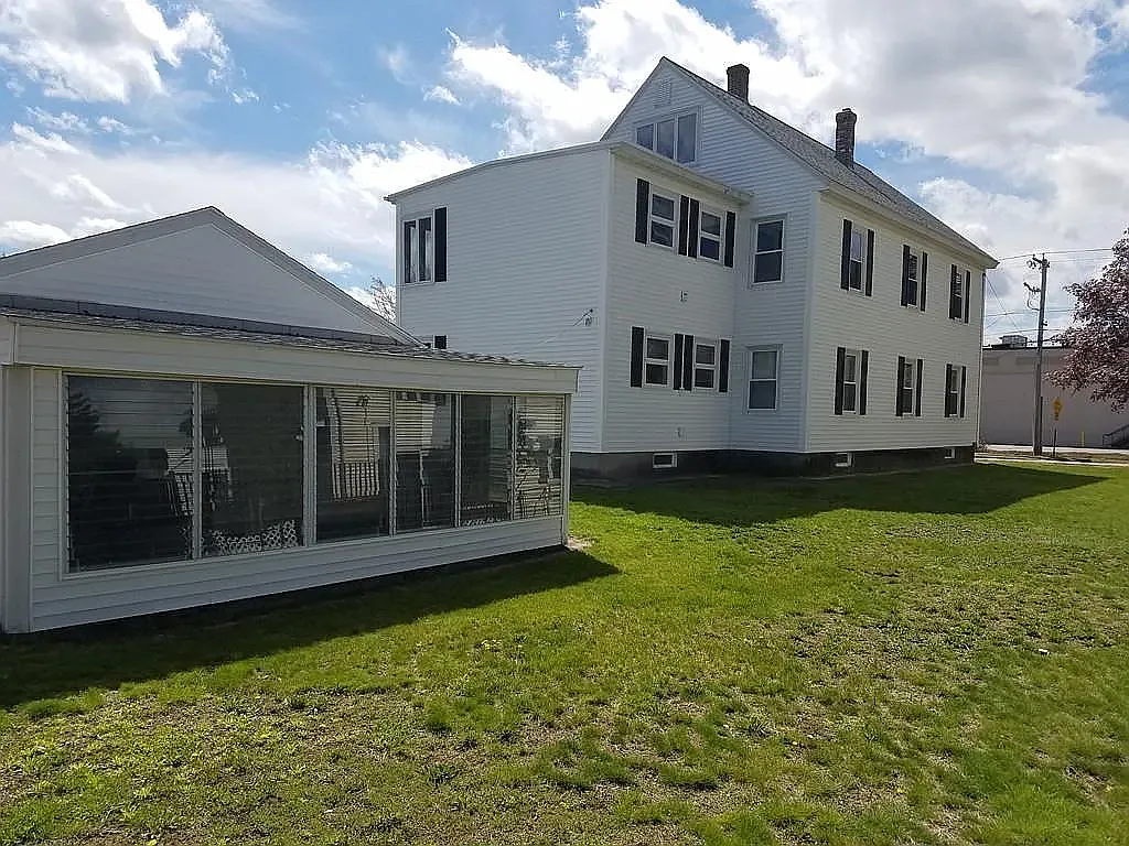 3 bed, 1200 sqft, $2,100 — Photo 2