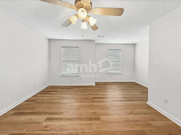 2714 Dandelion Dr — Photo 11