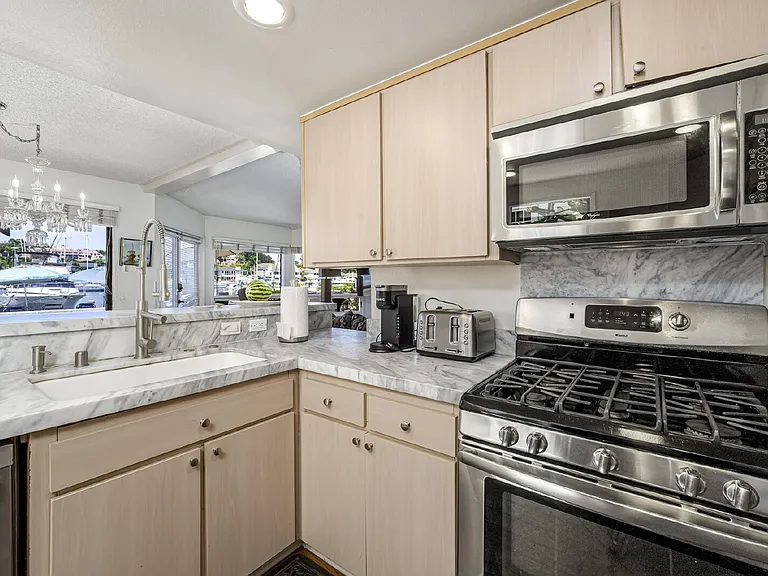 805 N Bay Front — Photo 9