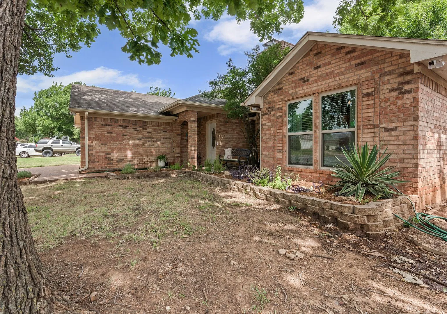 The Space You Want, the Updates You Love & a Backyard to Match! — Photo 4
