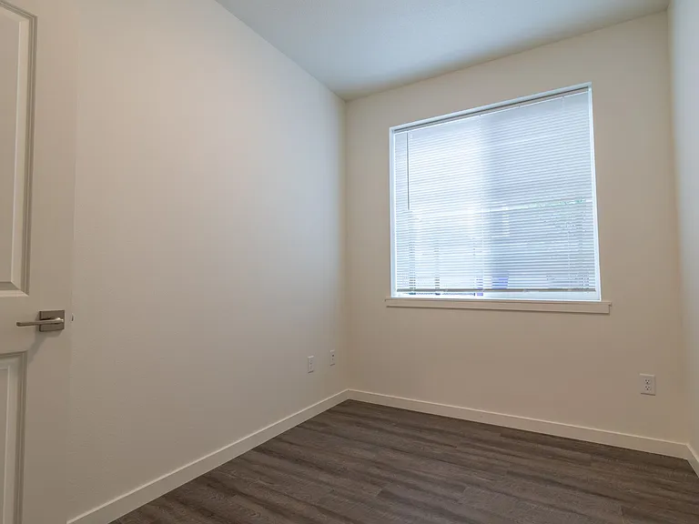 2630 NE Dekum St — Photo 7