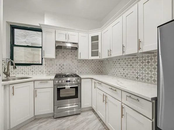 786 9th Ave APT 2R, New York, NY 10019