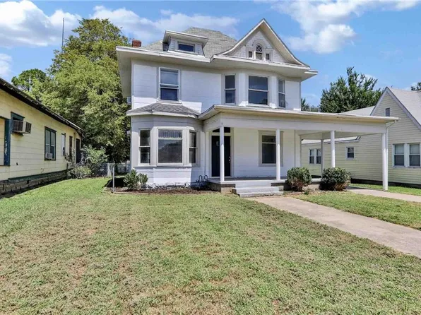 1114 W 4th St, Coffeyville, KS 67337