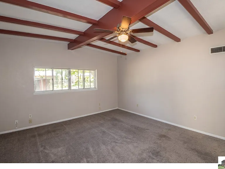 409 Oak St — Photo 2