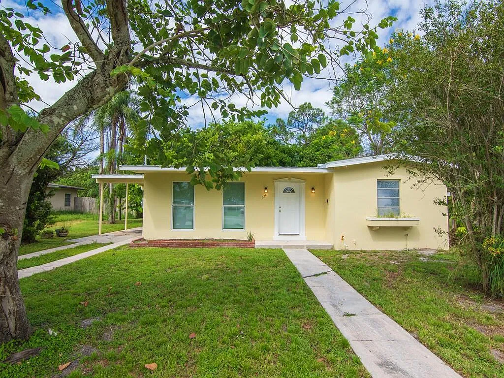 2 bed, 1.0 bath, 1002 sqft, $1,995 — Photo 1