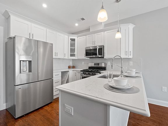 3rd image of 157 Laidlaw Ave #2