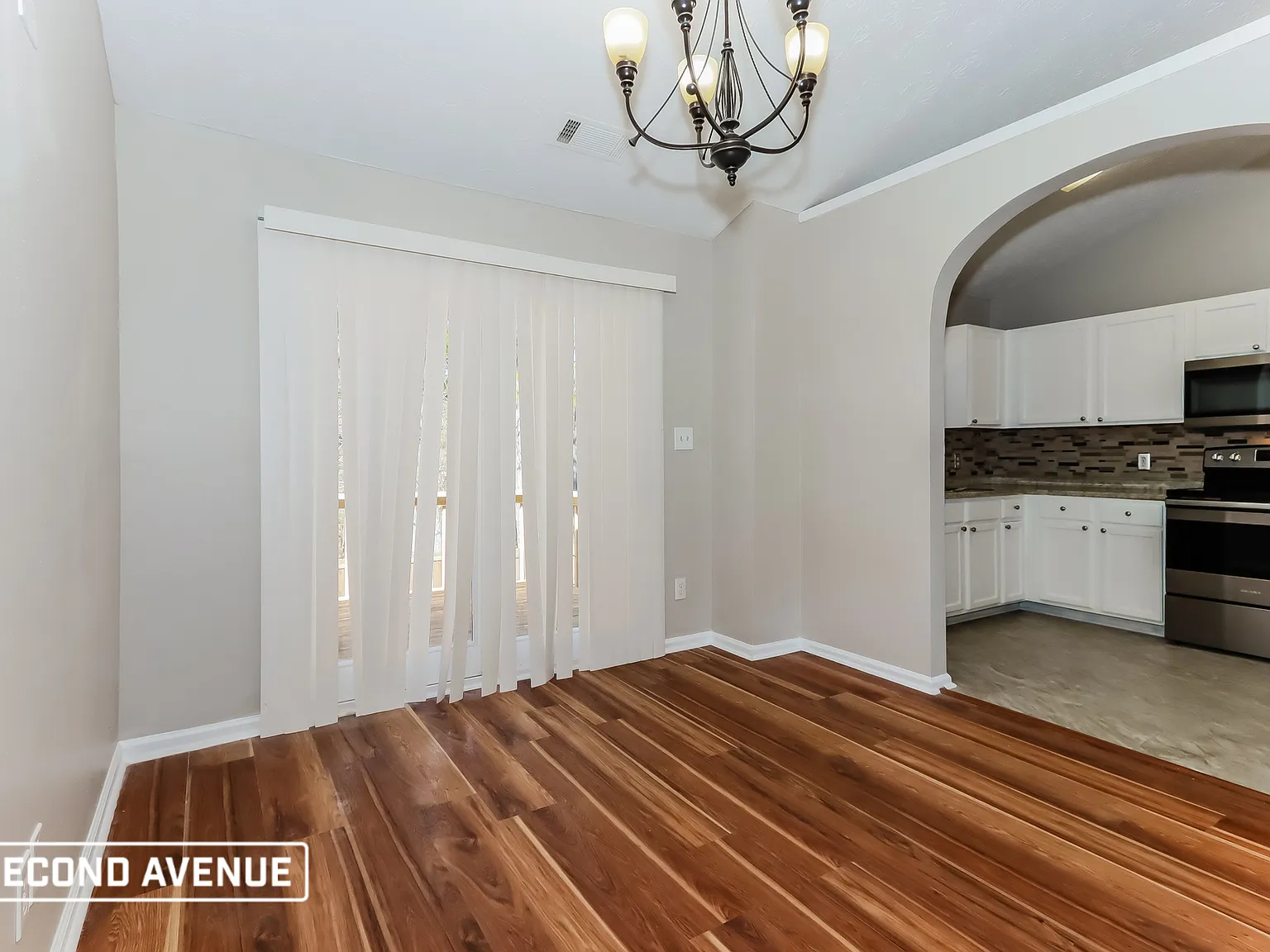 4 bed, 2.5 bath, 1575 sqft, $1,995 — Photo 3