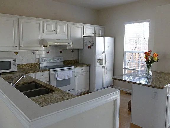 3rd image of 200 Coral Creek Ln