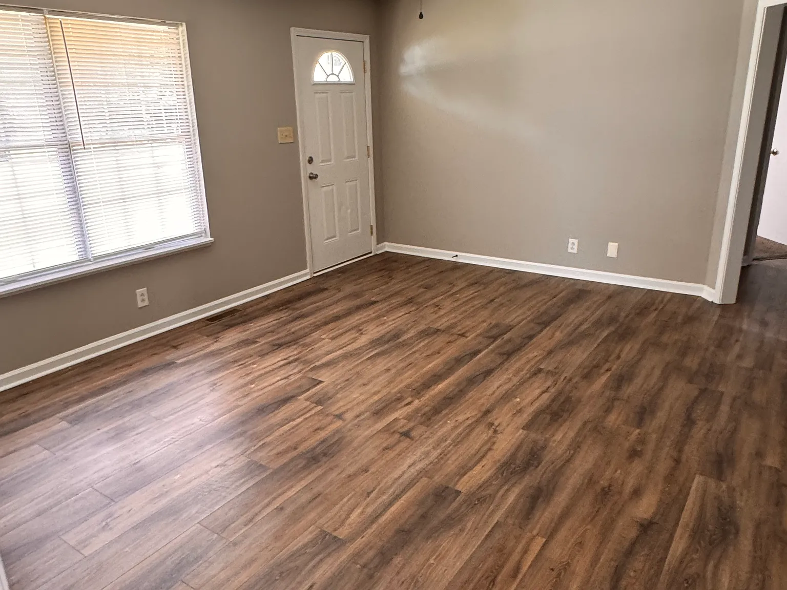 422 Donna Dr — Photo 2