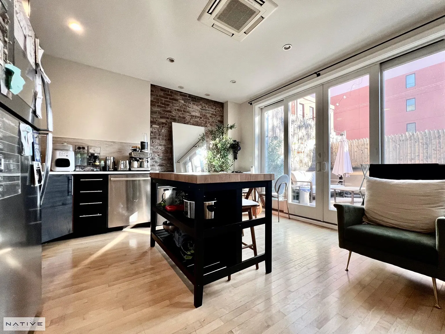 160 Huron Street — Photo 1