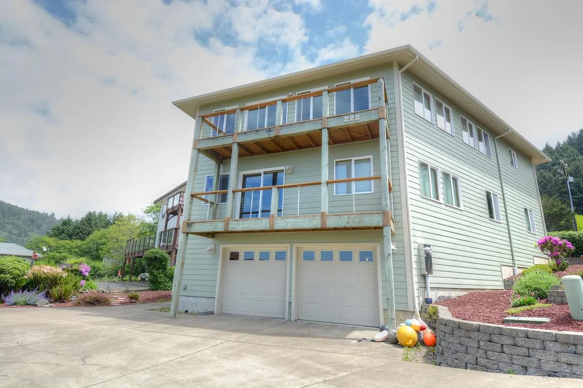 222 Shell St photo 1