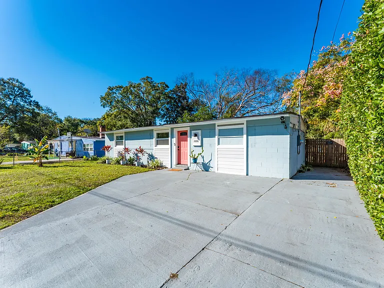10330 Agave Rd — Photo 2