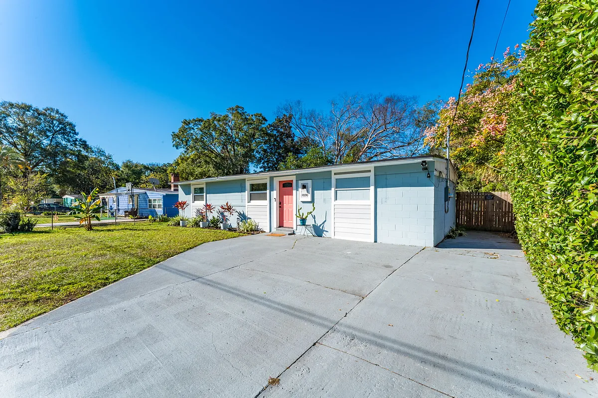 Building Photo - 10330 Agave Rd
