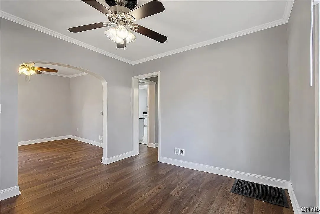 203 Maple St - 1 — Photo 2