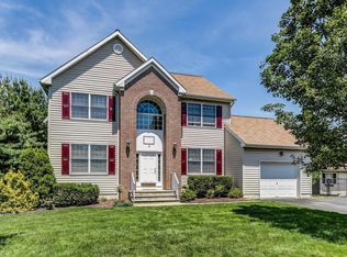 3 Kailley Ct, Hazlet, NJ 07730
