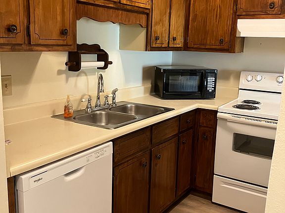 2nd image of 112 S Crow Rd APT A