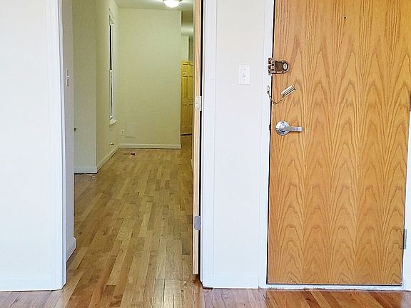 5th image of 3041 41st St APT 2R