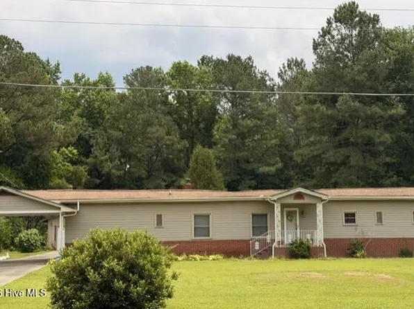 323 Pierce Road, Hallsboro, NC 28442
