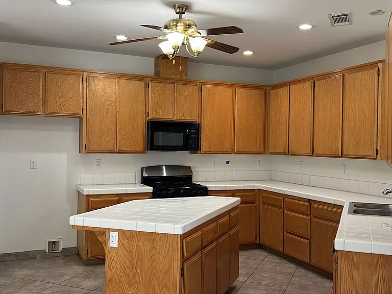 27665 Durant St — Photo 4